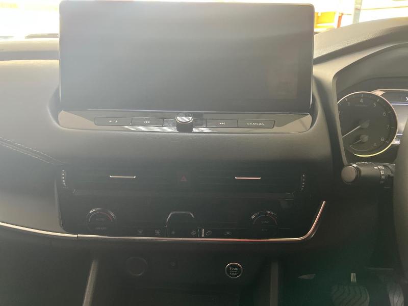 Nissan Qashqai 1.3T Acenta Xtronic 2-Tone
