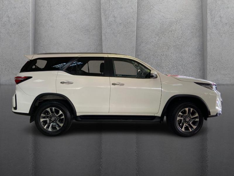 Toyota Fortuner 2.4 Gd-6 Rb At