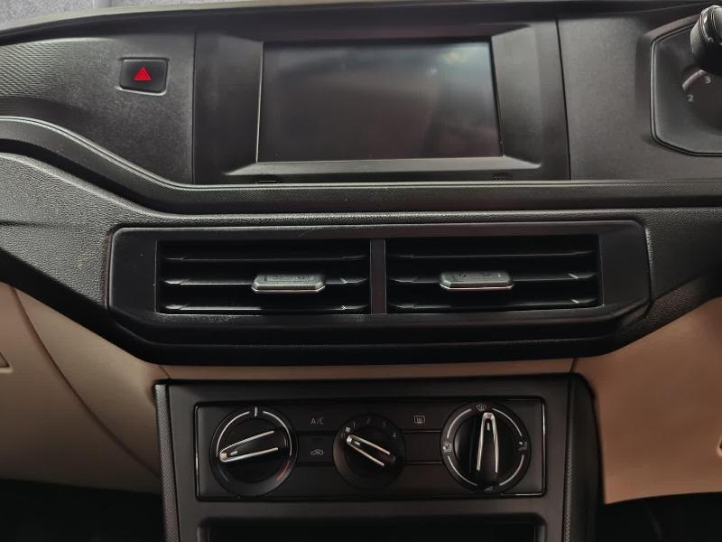 Volkswagen Polo Sedan 1.6 Base