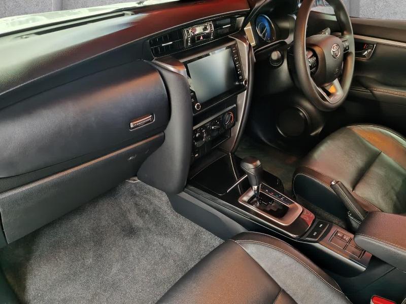Toyota Fortuner 2.4 Gd-6 Rb At